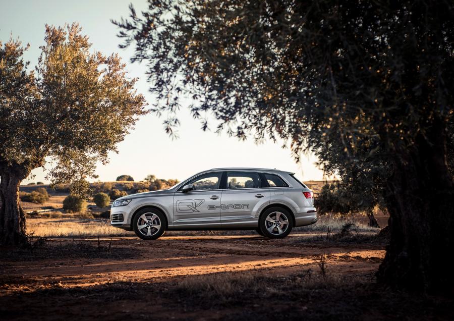  Audi Q7 e-tron TDI Quattro (4M) 2016 года  (WW) (фото 16 из 33)